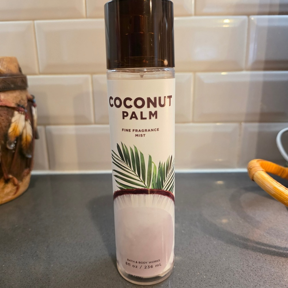 Bath & Body Works Coconut Palm Spritz Spray Fragrance Mist 8oz White Tropical